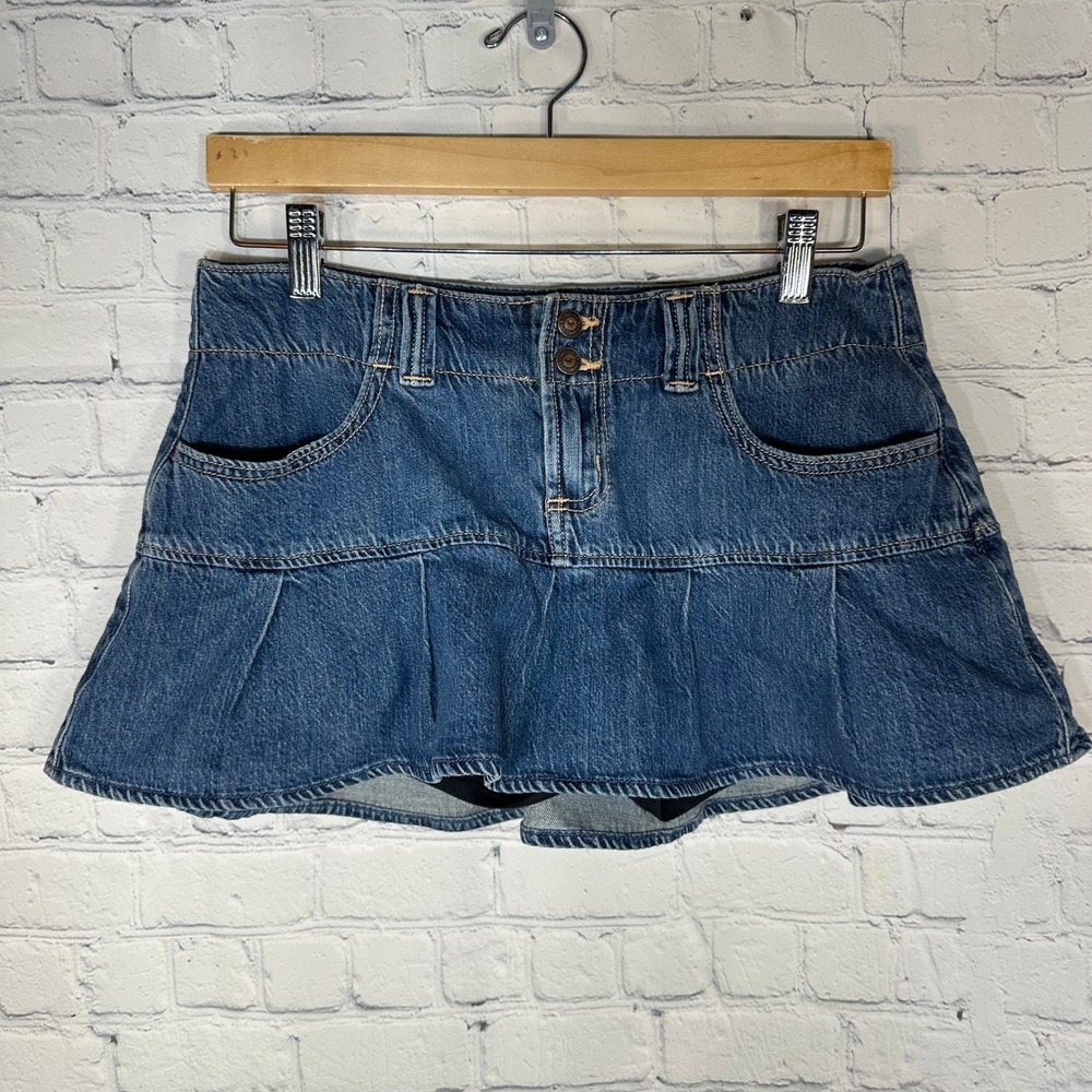 Hollister Low Rise Denim Skort Pleated Mini Skirt Medium Wash Blue Size 4 W27